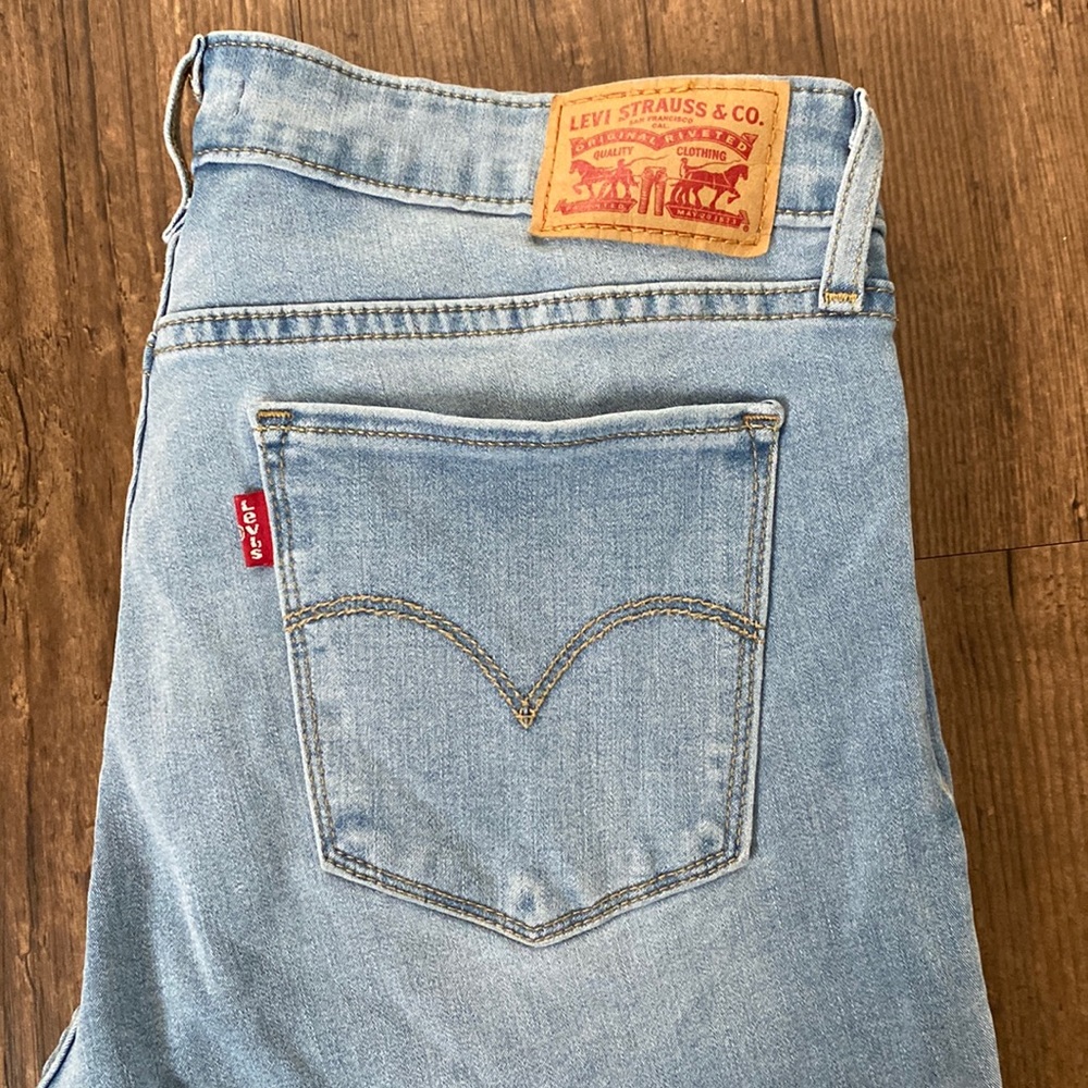 Levi’s 711 Skinny Jeans